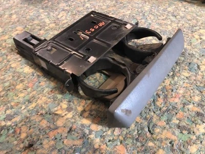 Серый выдвижной подстаканник в сборе для внутренней приборной панели 05 Ford F550 Super Duty б/у - Изображение 1 из 4