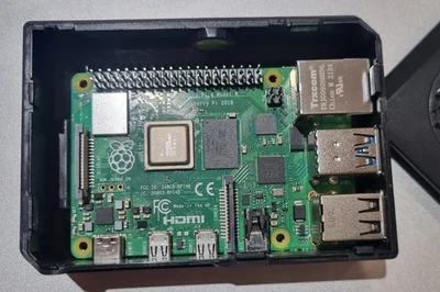 Raspberry Pi 4B 4 Go RAM + Carte SD + Alimentation - Photo 1/3