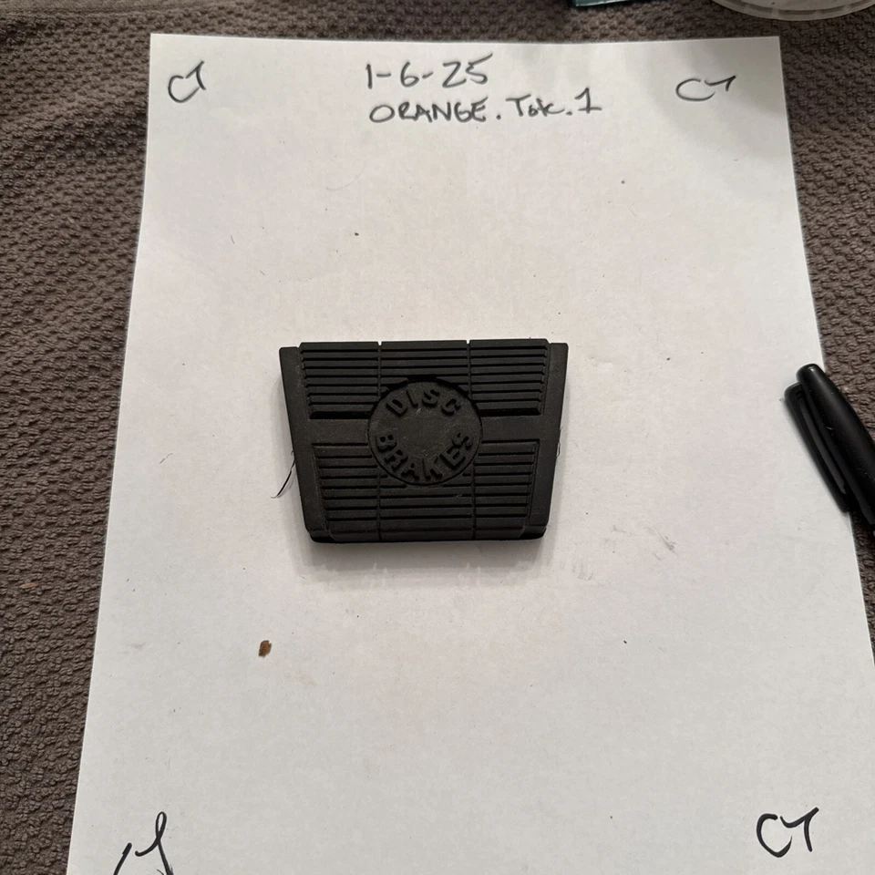 Nuevo de Lote Antiguo 1980-81 Corvette 1973-84 Chevy GMC Camión Disco Pedal Pastilla 3993614 Foto 1 de 2