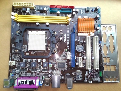 ASUS  - M2N68-AM PLUS +  SOCKET AM2 - TESTATA FUNZIONANTE 100% OK - Immagine 1 di 4