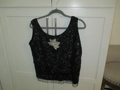 Top vintage Marianne Fashions lentejuelas negras cuentas a mano 40 flor aleta plateada Foto 1 de 4