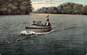 Postal EN: Barco, Río cerca de Broad Ripple, Indianápolis, Indiana, Publicado 1911 - Imagen 1 de 3