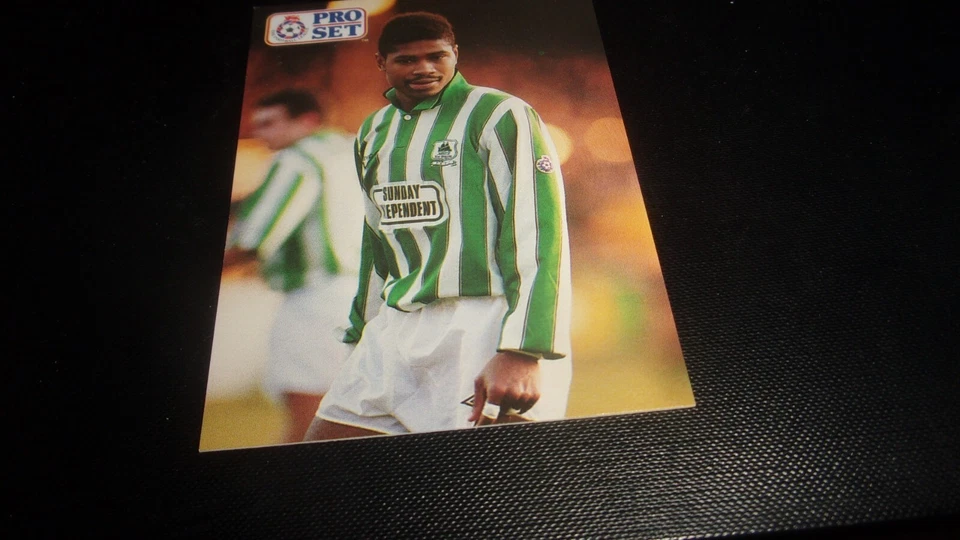 PRO SET 2  DWIGHT MARSHALL PLYMOUTH ARGYLE  CARD - Image 1 of 1