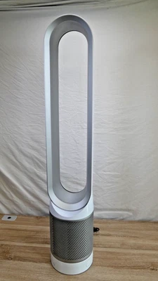 Dyson Pure Cool Fan Tower TP01 Purificatore d'aria HEPA con app remota - Bianco Argento - Immagine 1 di 4