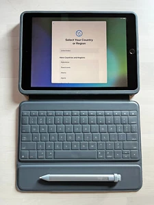 Apple iPad (7th Generation) 128 GB, Space Gray + Logitech Rugged Folio + Crayon - Picture 1 of 6