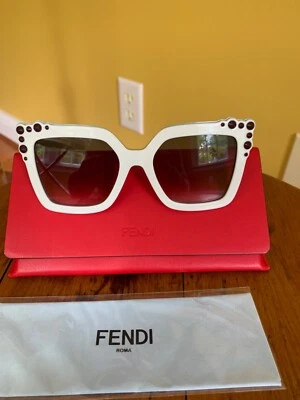 NUEVO SIN ETIQUETAS Fendi gafas de sol blancas con pedrería Foto 1 de 4