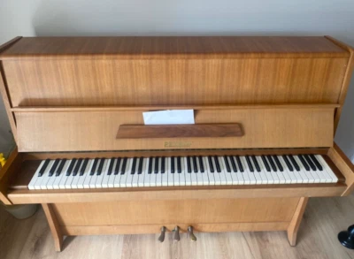 Piano vertical Petrof 1958 Foto 1 de 4
