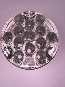 Vintage. 4,5 Zoll 13 Loch Klarglas Blumenvase Gesteck Frosch Depression Ära - Bild 1 von 10