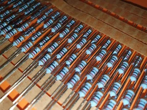 50x 1,2 Ohm / 0,6 Watt / 350V Metallschicht Widerstand MBB0207 Beyschlag  - Picture 1 of 2