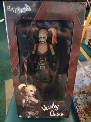 Figura Neca Batman ARKHAM CITY Harley Quinn 1/4 auténtica sin abrir Foto 1 de 3