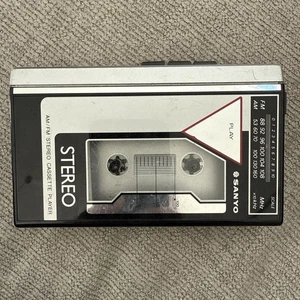 Reproductor de cinta de casete estéreo AM-FM portátil Sanyo MGR60 - REPUESTOS/REPARACIÓN - Imagen 1 de 4