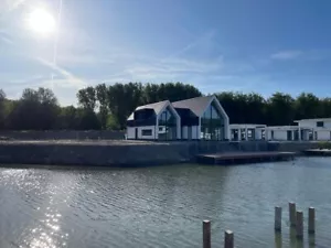 Schöne Villa am Wasser, mit Verbindung nach Veluwemeer - Bild 1 von 23