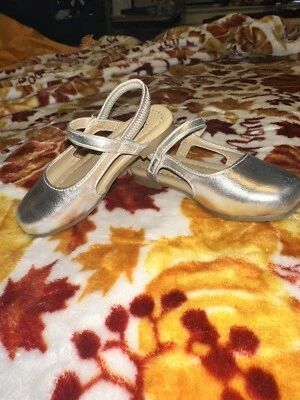 Baby GAP Toddler Girls Silver Mary Jane Mule Flats Size 6 - Image 1 of 4