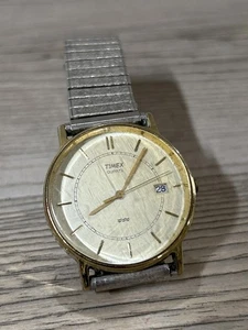Reloj Timex Cuarzo Vintage con Correa Plateada - Imagen 1 de 5