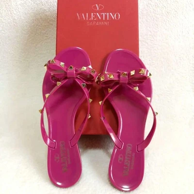 Sandalias planas VALENTINO Rockstud PVC goma tanga talla 37 US7 rosa usadas buenas auténticas Foto 1 de 4