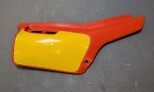 Cubierta lateral derecha Honda XR200R panel plástico matrícula OEM 1983 - Imagen 1 de 5