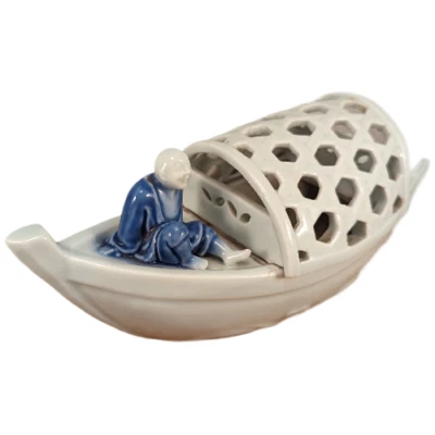 Antigua estatua japonesa de porcelana Hirado quemador de incienso Koro Boat & Man Japón Foto 1 de 4