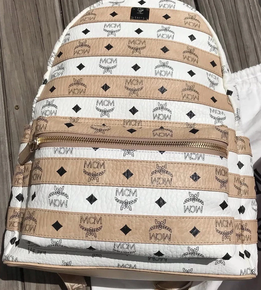 Mochila MCM Metálica Visetos Rayas Mediana Fuerte Blanca Beige  Foto 1 de 1