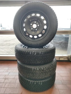 Original Skoda Karoq Winterräder Winterreifen 215/60 R16 95H 5Q0601027CJ RS#40 - Bild 1 von 4