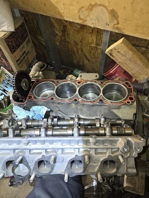 Nissan Frontier 1998-2004 conjunto de culata de 2,4 L con válvulas Foto 1 de 3