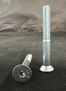 5/16 Zoll x 2 1/2 Zoll legierter Stahl flache Steckschlüssel Kopfkappe Schrauben Zink GROB (nur 9 Schrauben) - Bild 1 von 1
