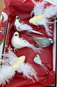 Menge 6 Vogel Ornamente Clip auf Quecksilber Glasfedern Perlen Schaumstoff Pailletten weiß - Bild 1 von 16