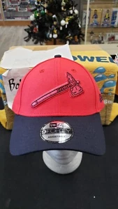 NWT ATLANTA BRAVES SNAPBACK LOGO CAP HAT NEW ERA 9FORTY 940 RED/DARK BLUE - Picture 1 of 5