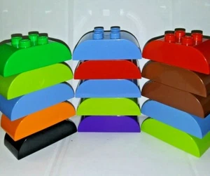 LEGO Duplo Blocchi 2 X 4 X 2 con Lati Curvi Colori Assortiti Lotto di 15 - Foto 1 di 4