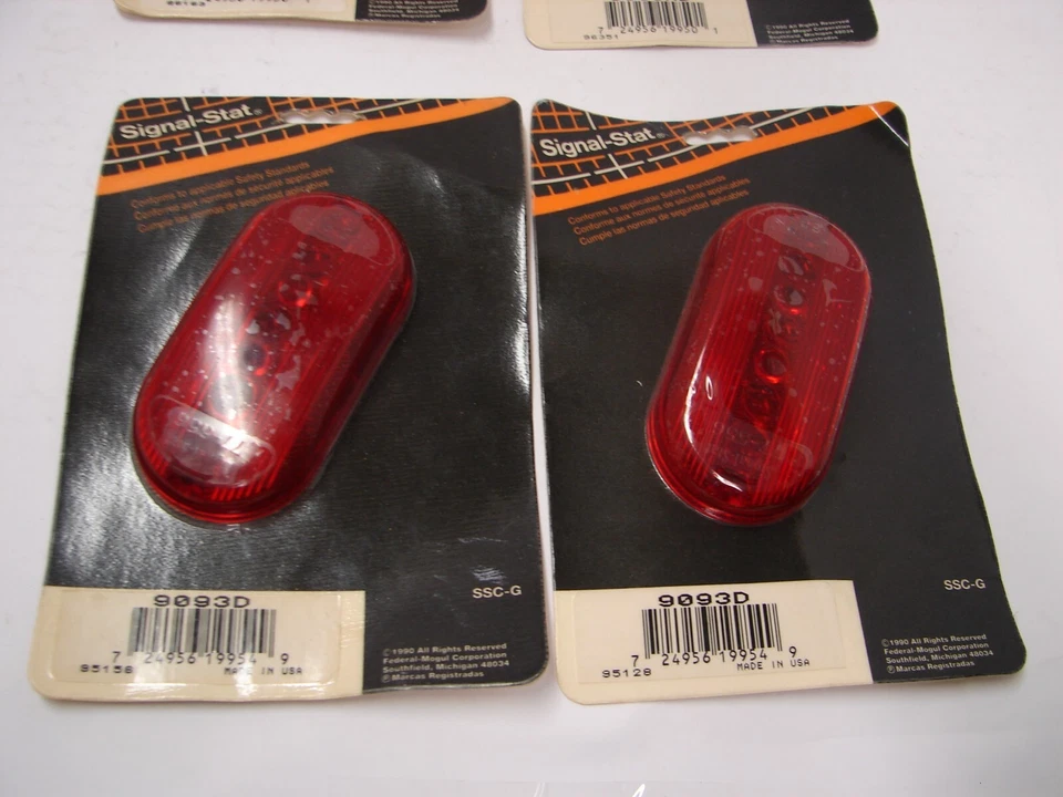 DOS Nuevas Stock Antiguo - SIGNAL-STAT Lente Roja #77-556 / 9093D Ovalada, 2" X 4" Foto 1 de 1