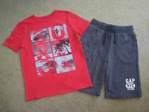 Boys Size Medium 8 GAP Red Surf T-Shirt & Charcoal Gray Shorts Outfit - Picture 1 of 4
