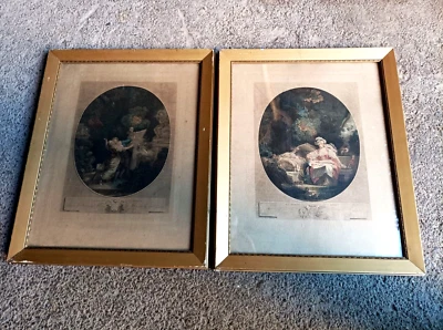 Paire de Gravures polychromes XVIIIe S. encadrées dans cadres Louis XVI - Photo 1/4