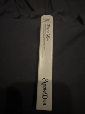 Muñeca Apple FAERIE WAND LINER Cisne Negro Nueva Foto 1 de 2