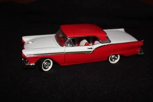 Franklin Mint 1957 Ford Skyliner 1/24 Scale Diecast - Picture 1 of 6