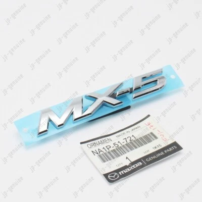 Placa de identificação emblema cromado parachoque traseiro original do fabricante Mazda Miata MX-5 2016-2019 - Imagem 1 de 4