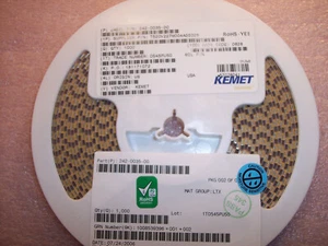 QTY (100) 220uf 4V "V" CASE POLYMER TANTALUM CAPACITORS T520V227M004ASE025 KEMET - Picture 1 of 3