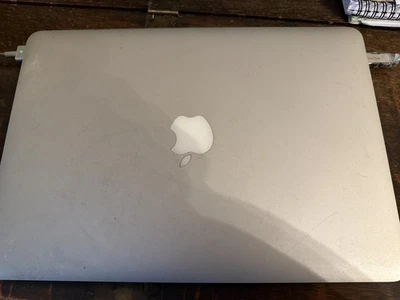 Apple MacBook Air 13" Core i5 1.8Ghz 8GB 256GB 2017  - Image 1 of 4