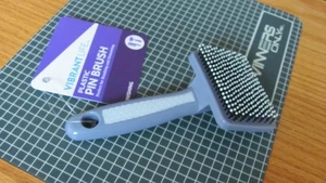 Vibrant Life PLASTIC PIN BRUSH for CATSFOR BRUSHING AND DEMATTING FINISHING NWT - Picture 1 of 2