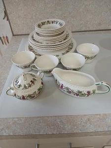 22 Piece Set Harker Royal Gadroon Grapevine Service for 4 w/ Creamer and Sugar - Picture 1 of 6