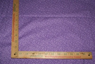 Tela Pequeña Flores Púrpura Tono sobre Tono Tradiciones Algodón 30 x 44" W Acolchado Foto 1 de 2