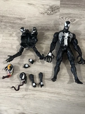 Экшн-фигурка Diamond Select Marvel's Venom со всеми оригинальными аксессуарами отдельно - Изображение 1 из 2