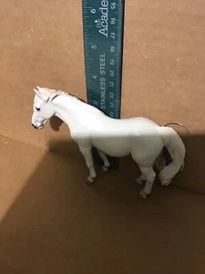 Breyer grau Camargue Pferdespielzeug Figur #88749, neu, ohne Etikett, Jahr 2016 - Bild 1 von 2