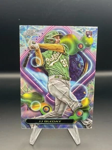 2023 Topps Cosmic Cromo JJ Bleday Núcleo Refractor Novato RC #124 Atletismo - Imagen 1 de 2