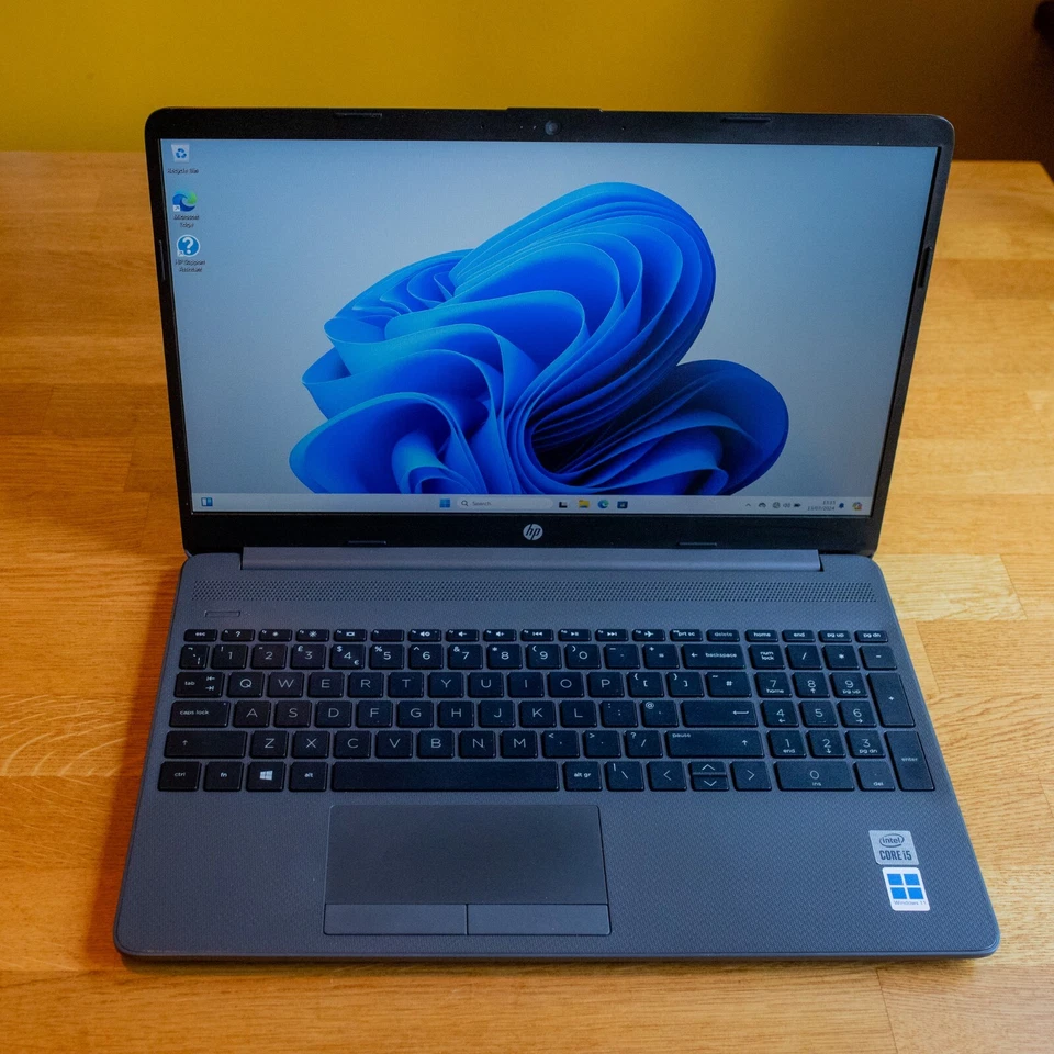 HP 250 G8 15.6"Laptop 10th Gen Intel i5-1035G1 8GB RAM, 256GB NVMe SSD WIN 11 - Image 1 of 4