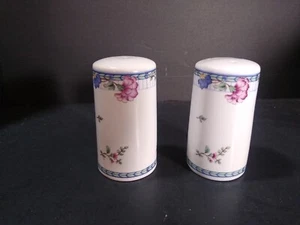 Oneida Blue Lattice Salt & Pepper shaker set - Picture 1 of 7