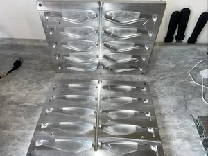 6 Zoll Shad Body Aluminium Weichplastik Köderform 10 Hohlräume - Bild 1 von 7