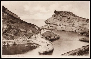 Entrance To Harbour Boscastle Cornwall Postcard - Picture 1 of 2