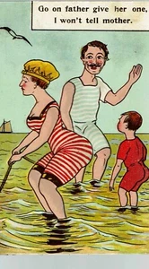 POSTAL CÓMIC GO ON PATHER GIVE HER ONE, I WON'T TELL MOTHER C1908 - Imagen 1 de 2