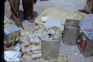 Pusan Corea Contrabando Importación Interdicción 35mm Diapositiva 1952 Frontera Roja Kodachrome - Imagen 1 de 5
