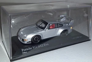 PORSCHE 911 GT2 EVO SILBER FELGE SCHWARZ LIMITED EDITION MINICHAMPS 1:43 VITRINE - Bild 1 von 2