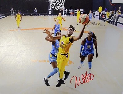 NNEKA OGWUMIKE 签名 8.5 x 11 照片 WNBA 篮球 洛杉矶 SPARKS — 第 1/2 张图片
